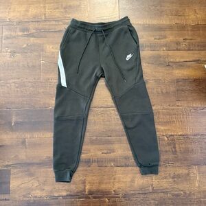 Nike Tech Fleece Sweatpants Size Small - Dark Green
